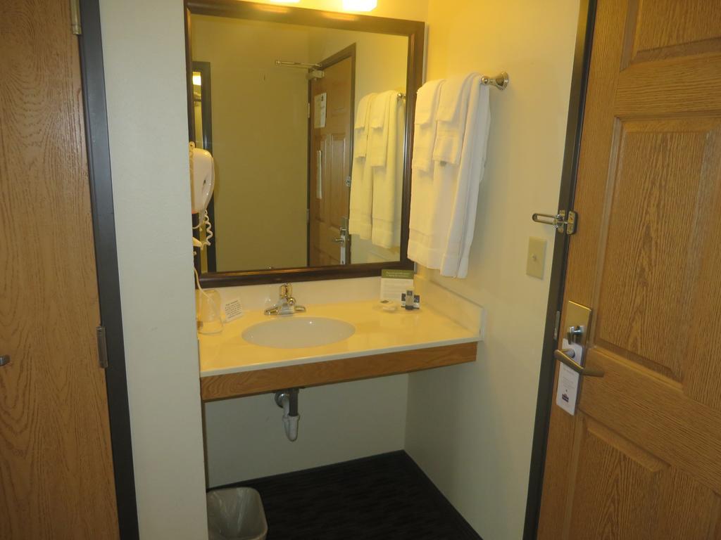 Americinn By Wyndham Rice Lake Oda fotoğraf