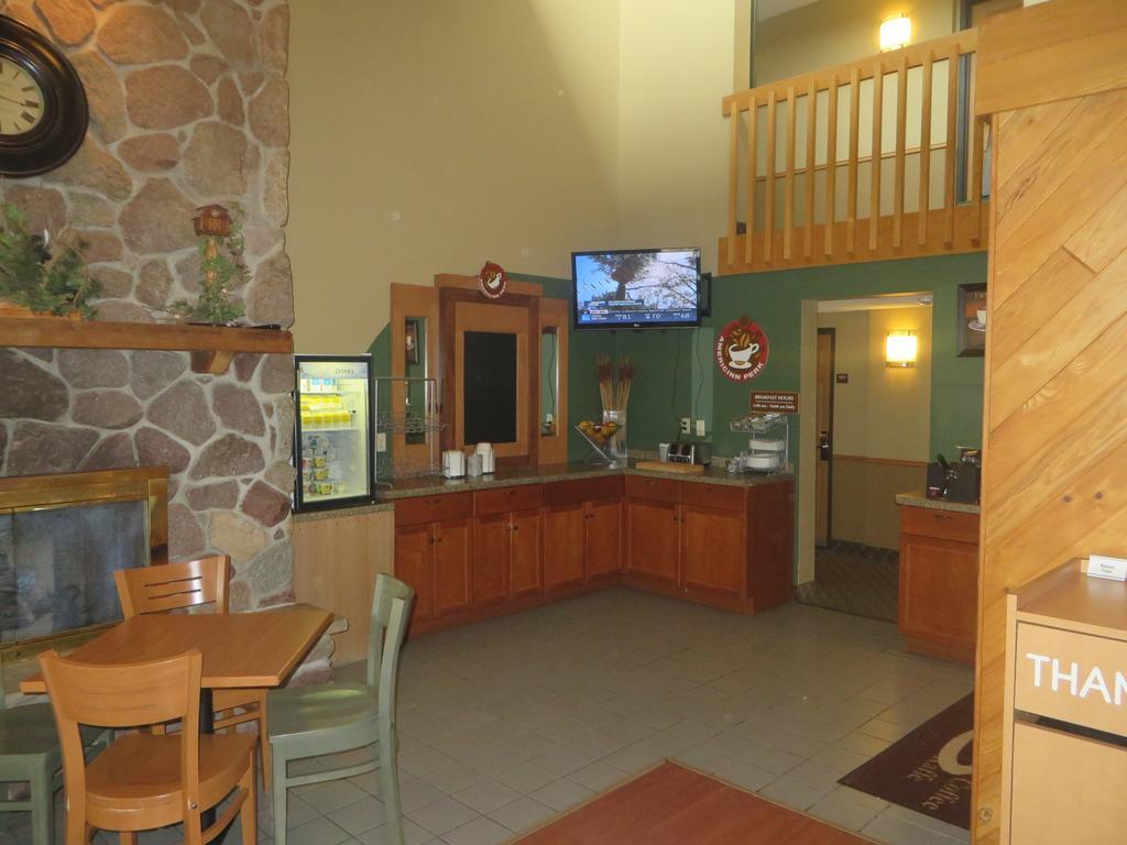 Americinn By Wyndham Rice Lake Dış mekan fotoğraf